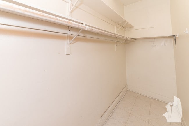 Building Photo - 853 W Lill Ave