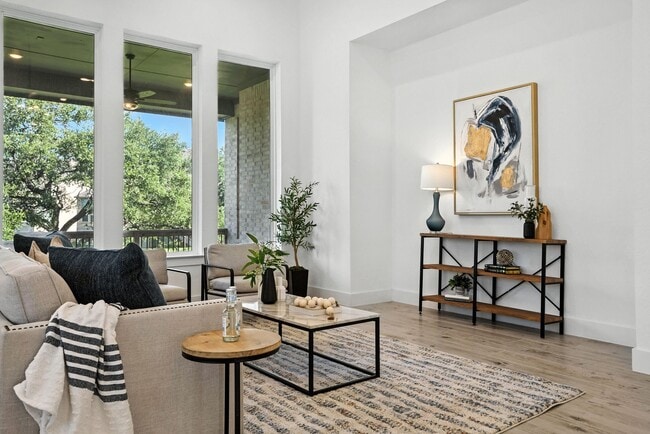 Building Photo - 220 Corazon