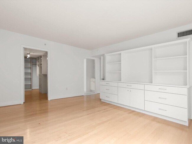 Building Photo - 1205 N Garfield St