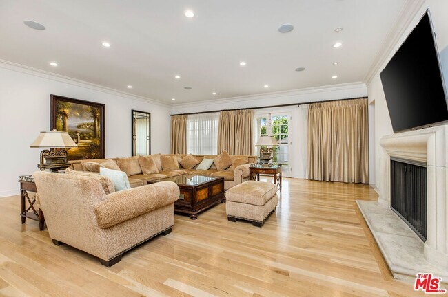 Building Photo - 709 N Maple Dr