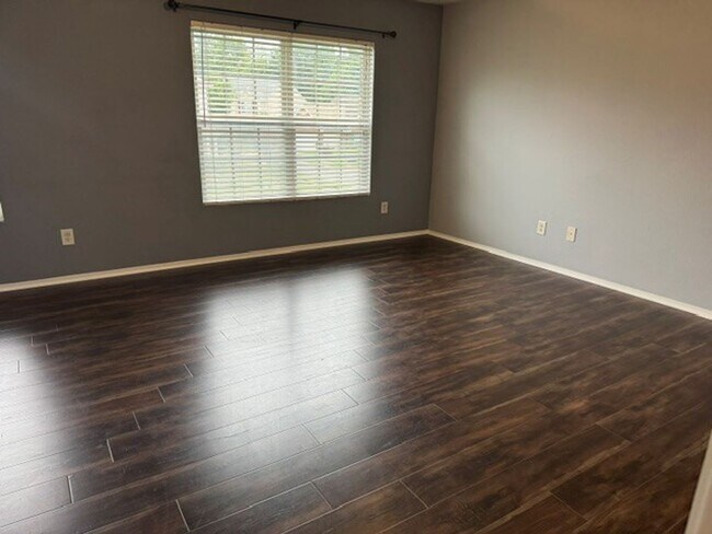 Building Photo - 2705 Buckleigh Dr