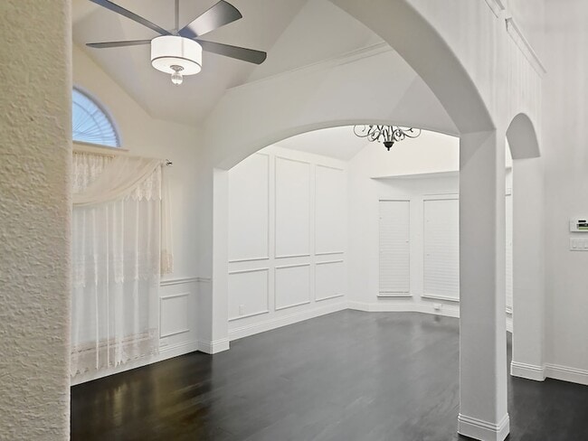 Building Photo - 5325 Center Hill Dr