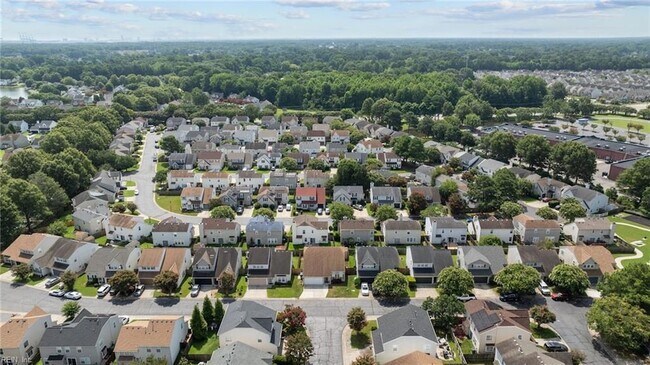 Building Photo - 148 Graystone Trce