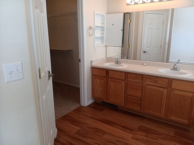 Building Photo - 3 Bedroom, 2.5 Bathroom Home! Schedule a Showing Today!