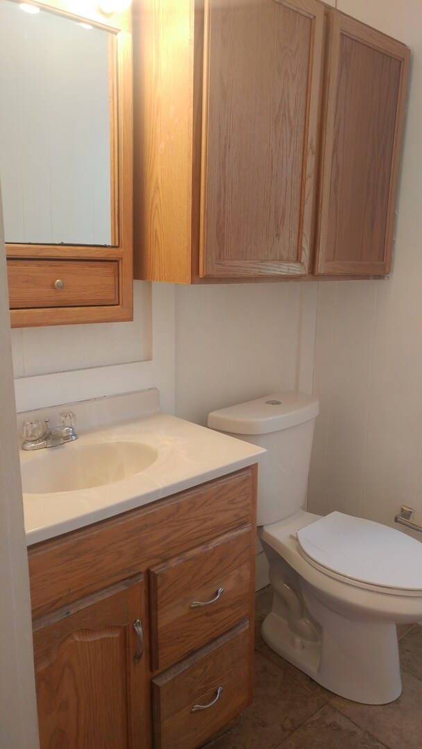 Building Photo - 2-Story House, 4Bed/2Bath washer/dryer hoo...