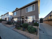 Building Photo - 2660 E 19th St