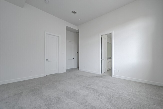 Building Photo - 8930 Spring Knoll Forest Dr