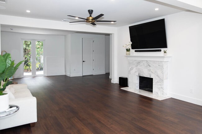 Building Photo - 634 SE 3rd Ave