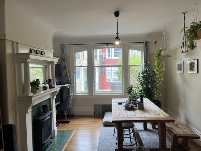 Building Photo - 19 Sharon St