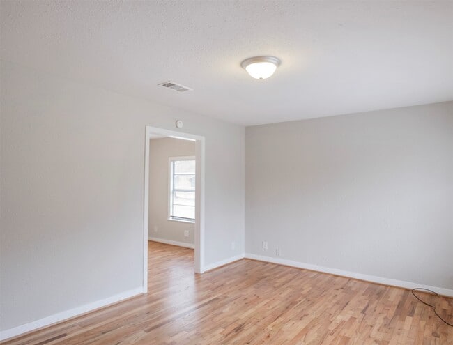 Building Photo - 8248 Hartford St