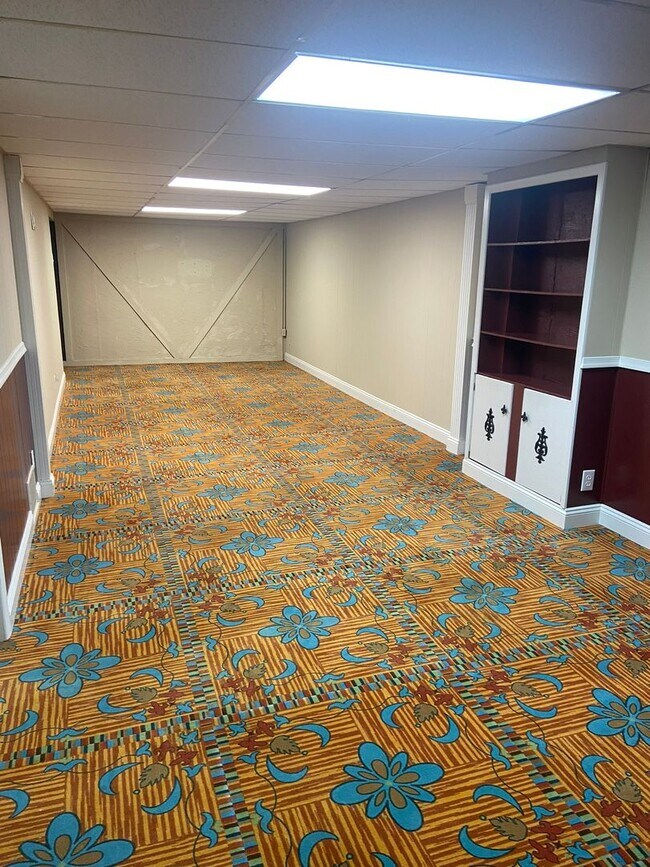 Building Photo - For Rent: Charming 3 Bedroom, 2 Bath Single-Family Home in St. Louis Monthly Rent: $1,950 (2 year...