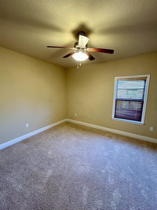 Building Photo - 80 S Knightsbridge Ct