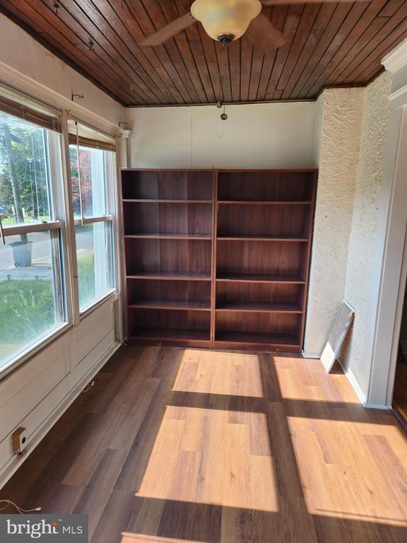 Building Photo - 810 Rundale Ave