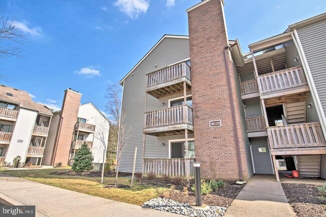 Building Photo - 2101 Ravens Crest Dr