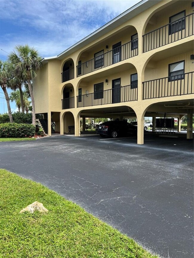 Building Photo - 14459 River Beach Dr