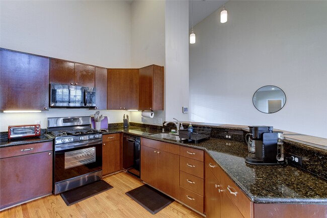 Building Photo - 2216 Chenevert St