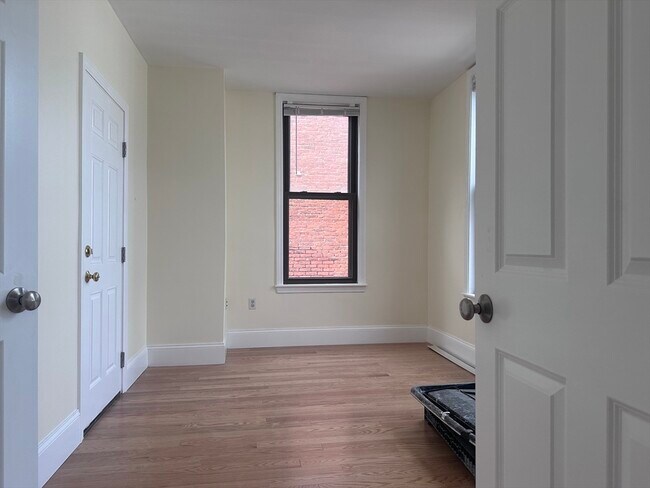 Building Photo - 92 White St