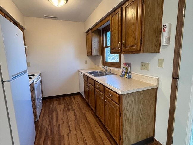 Building Photo - 910 N Meridian St Rd