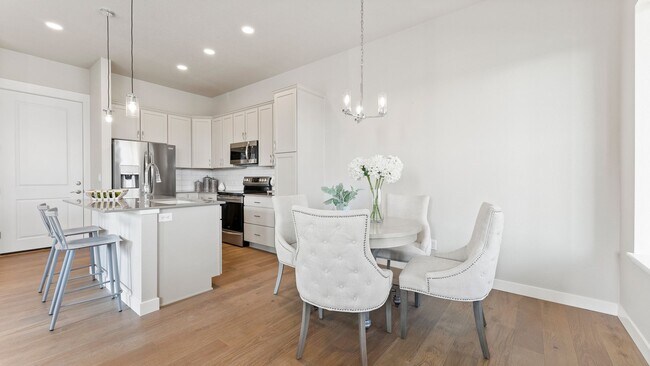 Building Photo - Mangold821 (KC-LN)