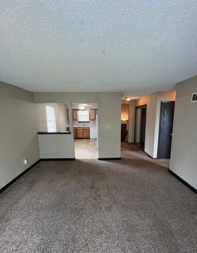 Building Photo - Spacious Duplex with Finished Basement & G...