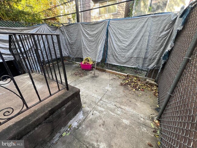 Building Photo - 258 S Cecil St