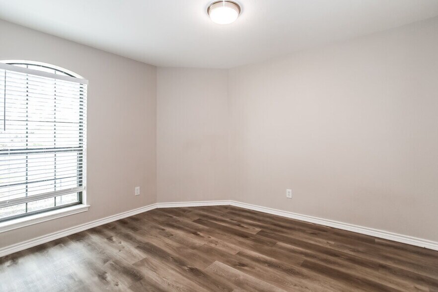 Building Photo - 3816 Yellowstone Pl