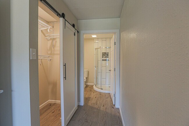 Building Photo - Pre Leasing for fall 2026! 4/2 in Medical District