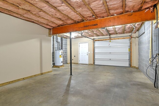 Building Photo - 2121 S Greenwood Dr