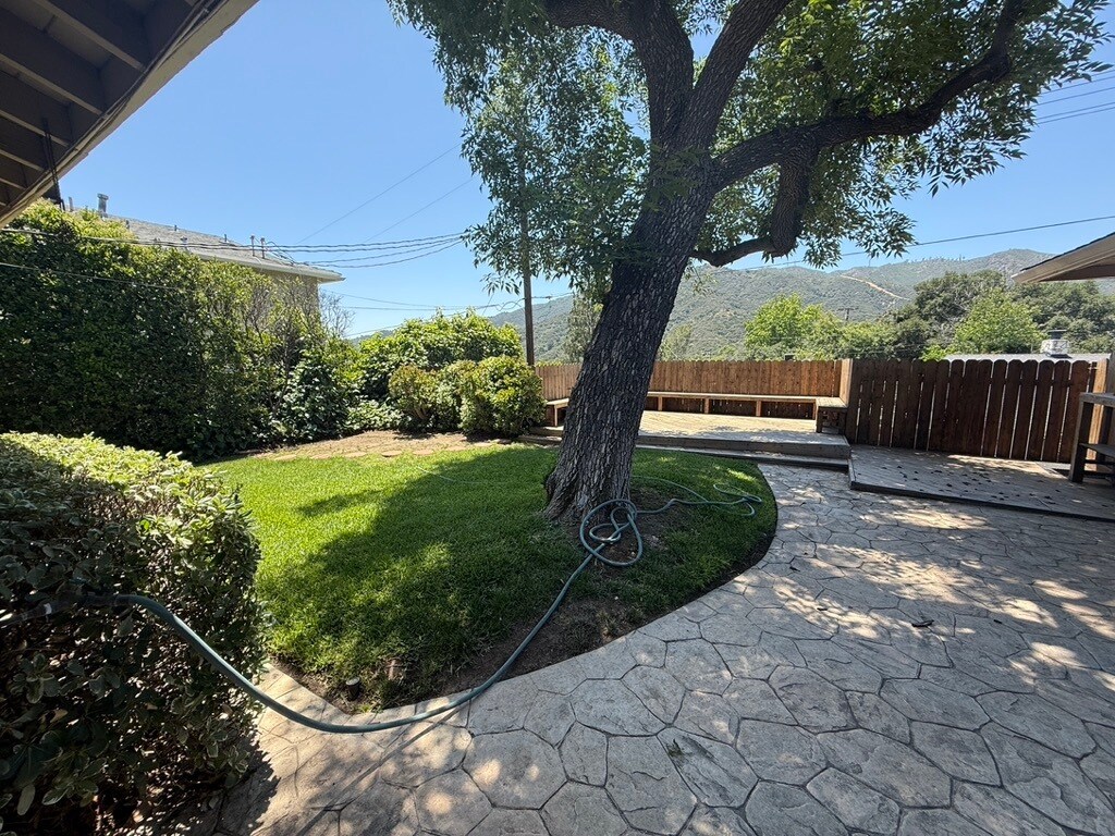 Building Photo - 9235 Creemore Dr