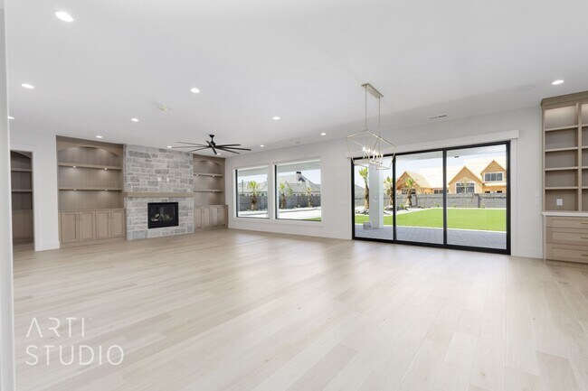 Building Photo - BRAND NEW Gorgeous 6 bed 7 bath with Pool ...
