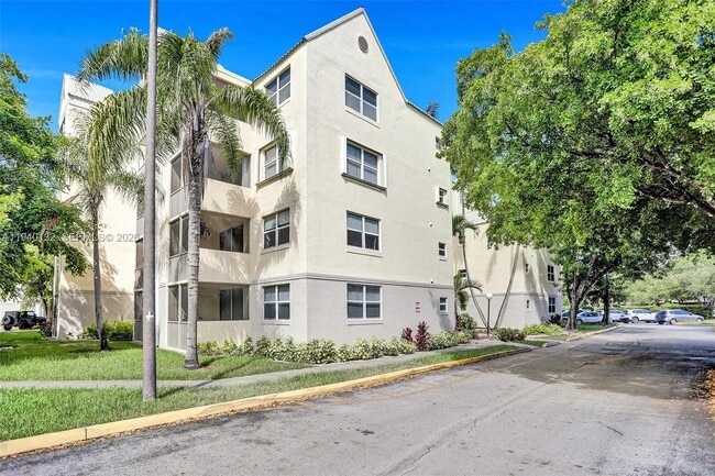 Building Photo - 8343 Lake Dr