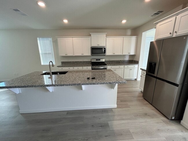 Building Photo - Beautiful Newer 4 Bedroom Home in Aspen-Sequoia Trails with Solar!