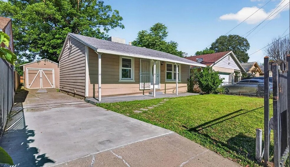 Building Photo - 3307 Belden St