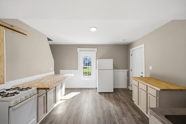 Building Photo - Cozy & Modern 1-Bed, 2-Bath Tiny Home – Renovated in Columbus!