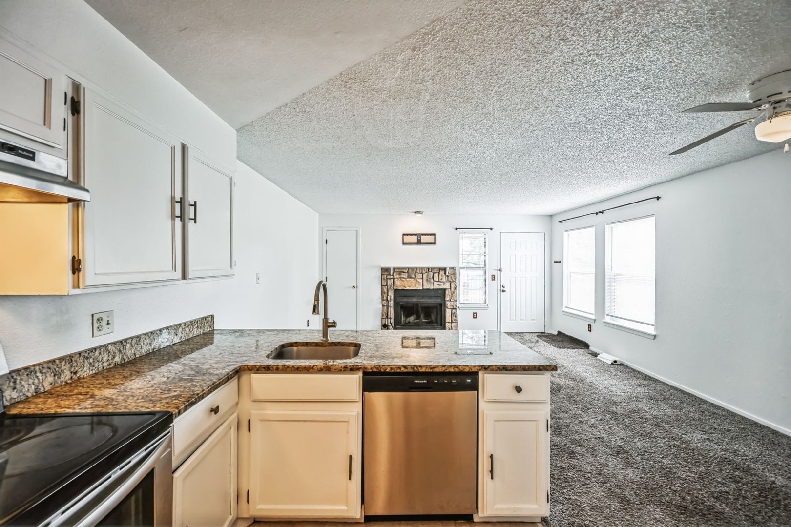 Building Photo - 982 S Dearborn Way