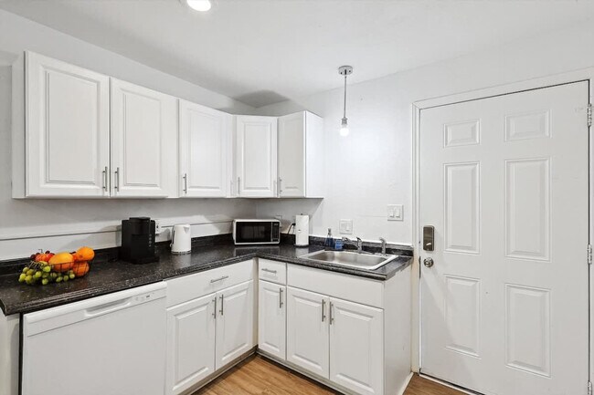 Building Photo - 329 Blandin St