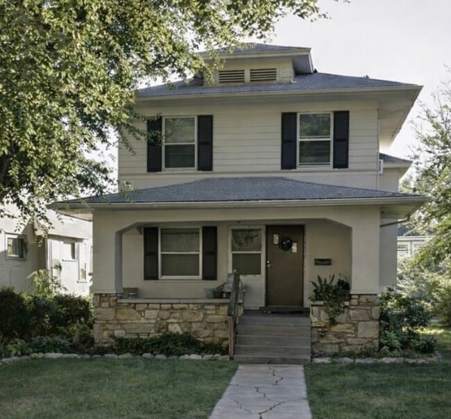 Building Photo - 321 N Lawn Ave