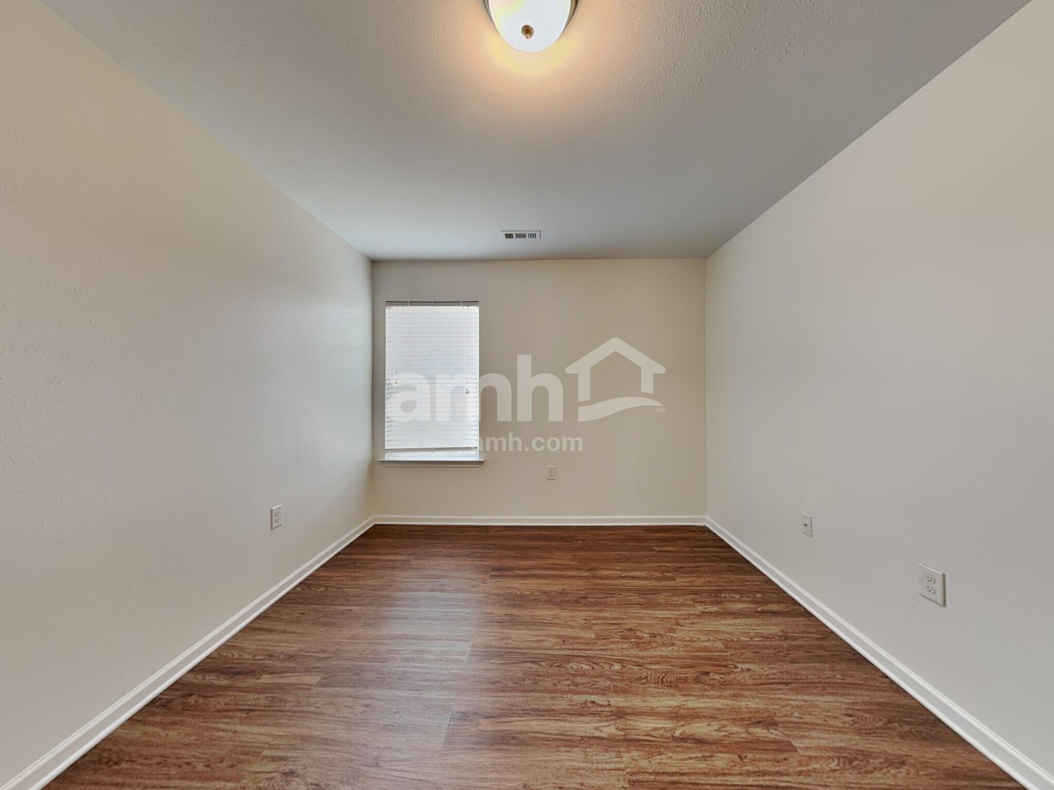 Building Photo - 1524 Eastway Dr