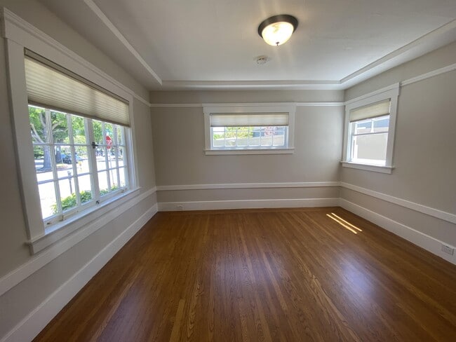 Building Photo - 1401 Bellevue Ave
