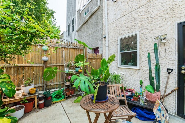Building Photo - Two Bedroom Point Breeze Townhouse