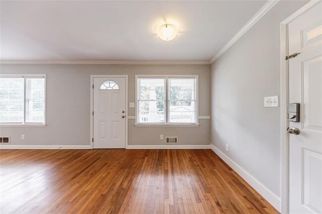 Building Photo - 1582 Lincoln Ave SE