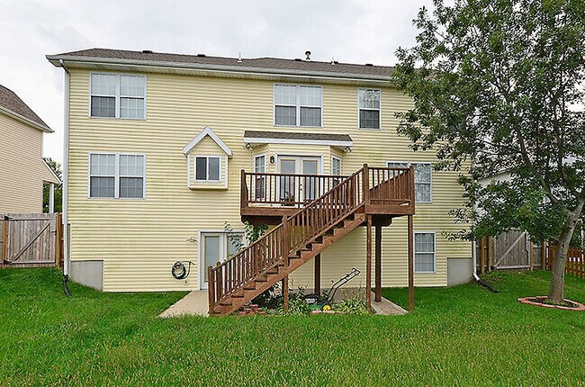 Building Photo - 4 Bedroom,2.5 Bath with 2-car garage Platt...