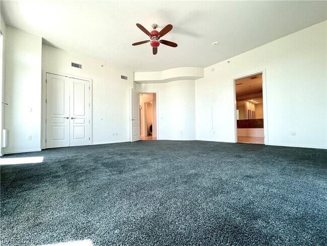 Building Photo - 360 E Desert Inn Rd