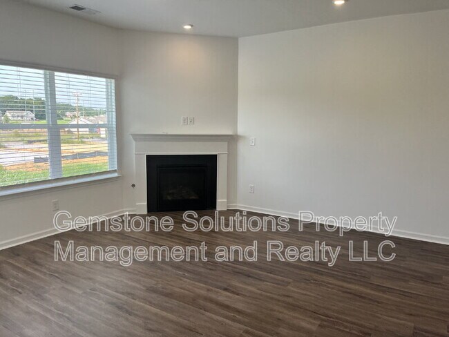 Building Photo - 2213 Zeva Cir