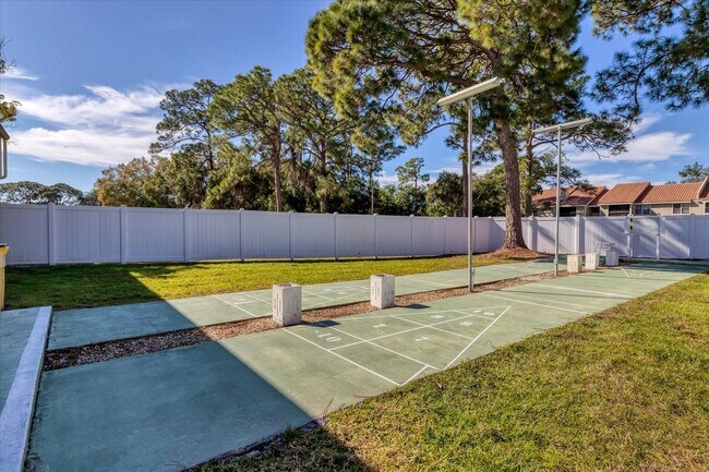 Building Photo - BENEVA & CLARK RD / VILLA