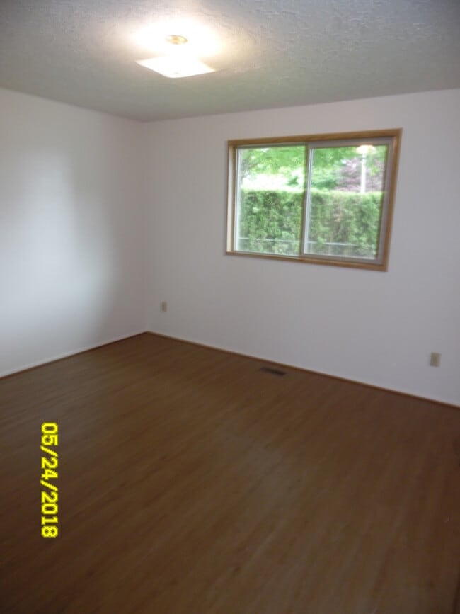 Building Photo - 745 SE Alethea Way