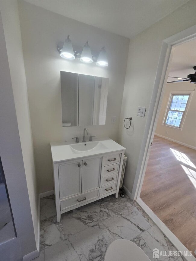 Building Photo - 635 Linden Ave