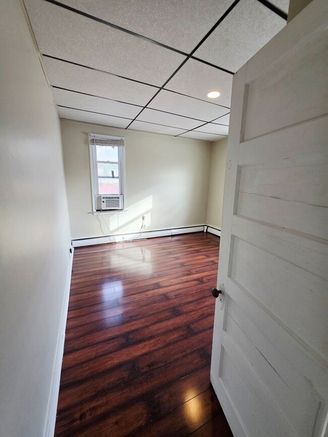 Building Photo - 20 Walnut St