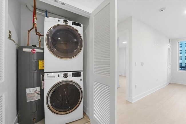 Building Photo - 303 Madison St