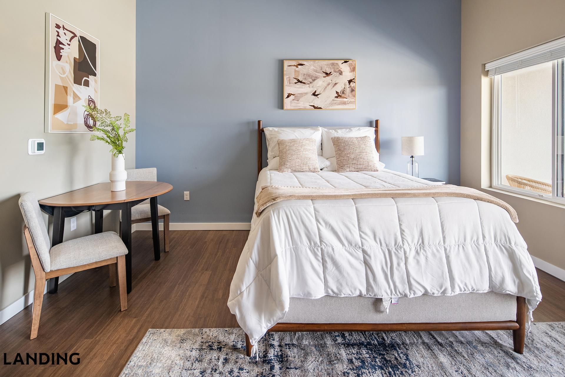 Building Photo - 1364 E Battlefield Rd